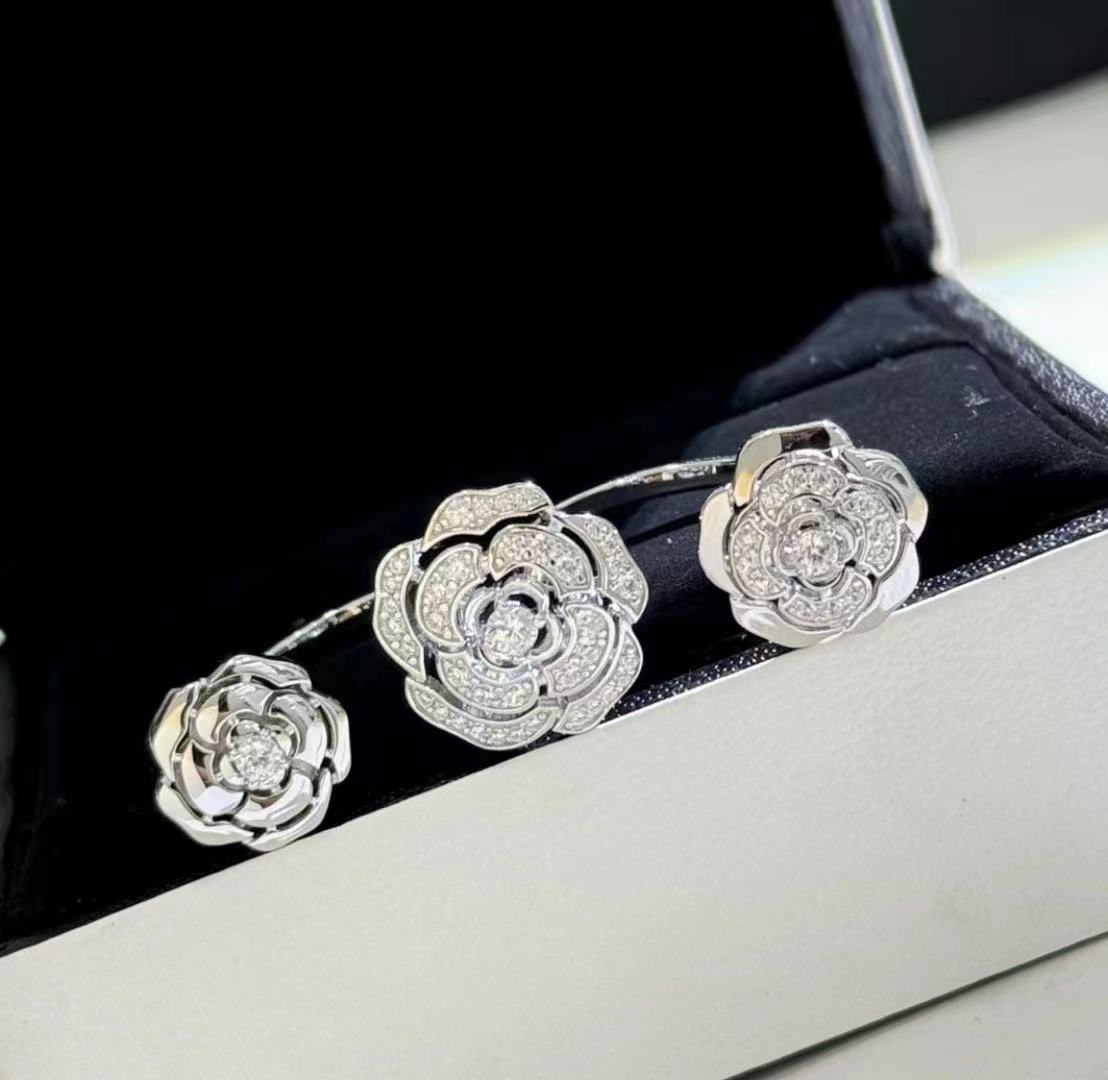 Chanel Extrait De Cam ̈¦lia Transformable 18K Gold Ring
