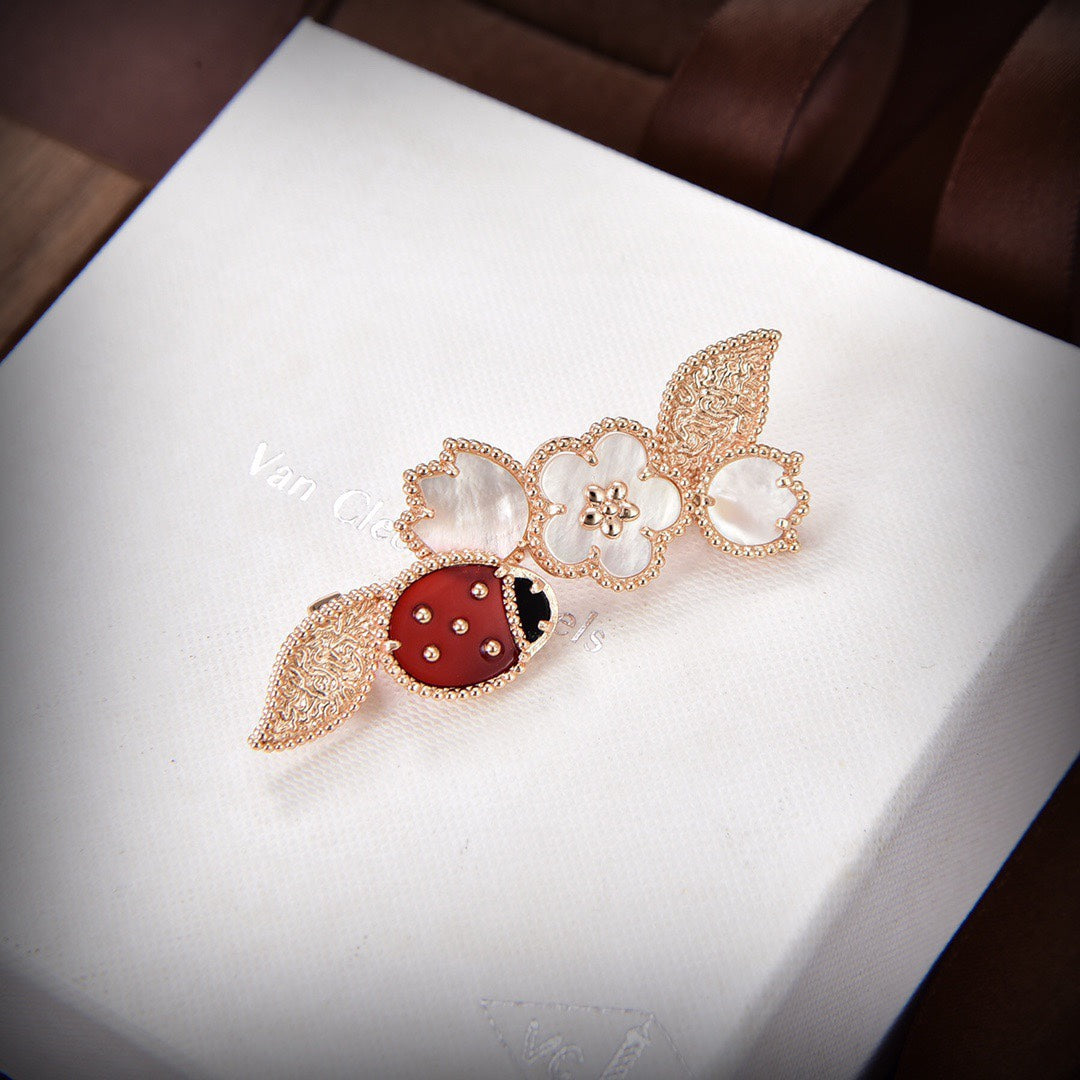 Lucky Spring Clip 18K Gold Brooch