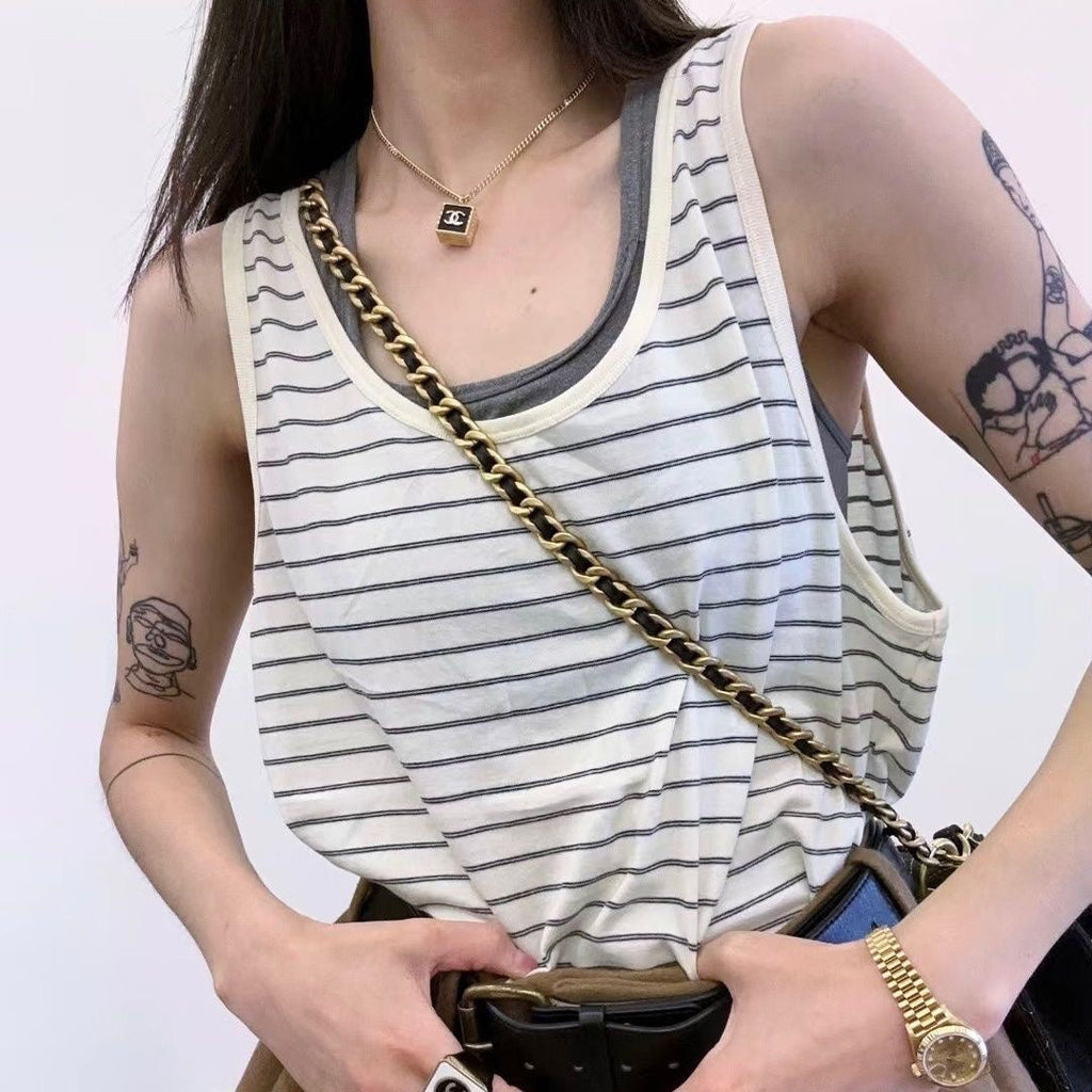 Chanel Square Pendant 18K Gold Necklace