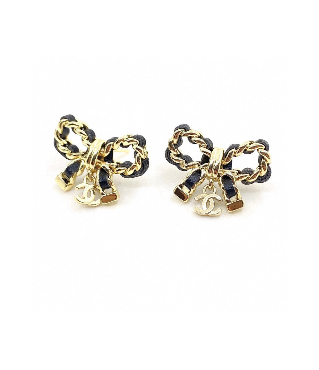 Chanel Bow Tie Strass 18K Gold Earrings